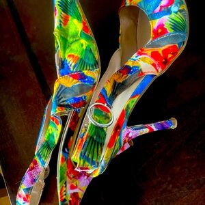 Chaussures style sandales a talons hauts